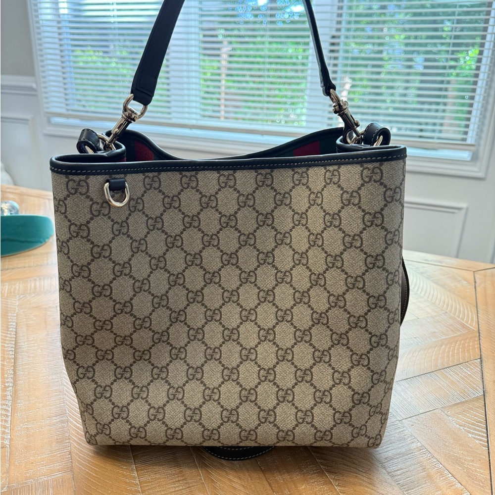 Gucci Beige and Black Shoulder/Bucket Bag